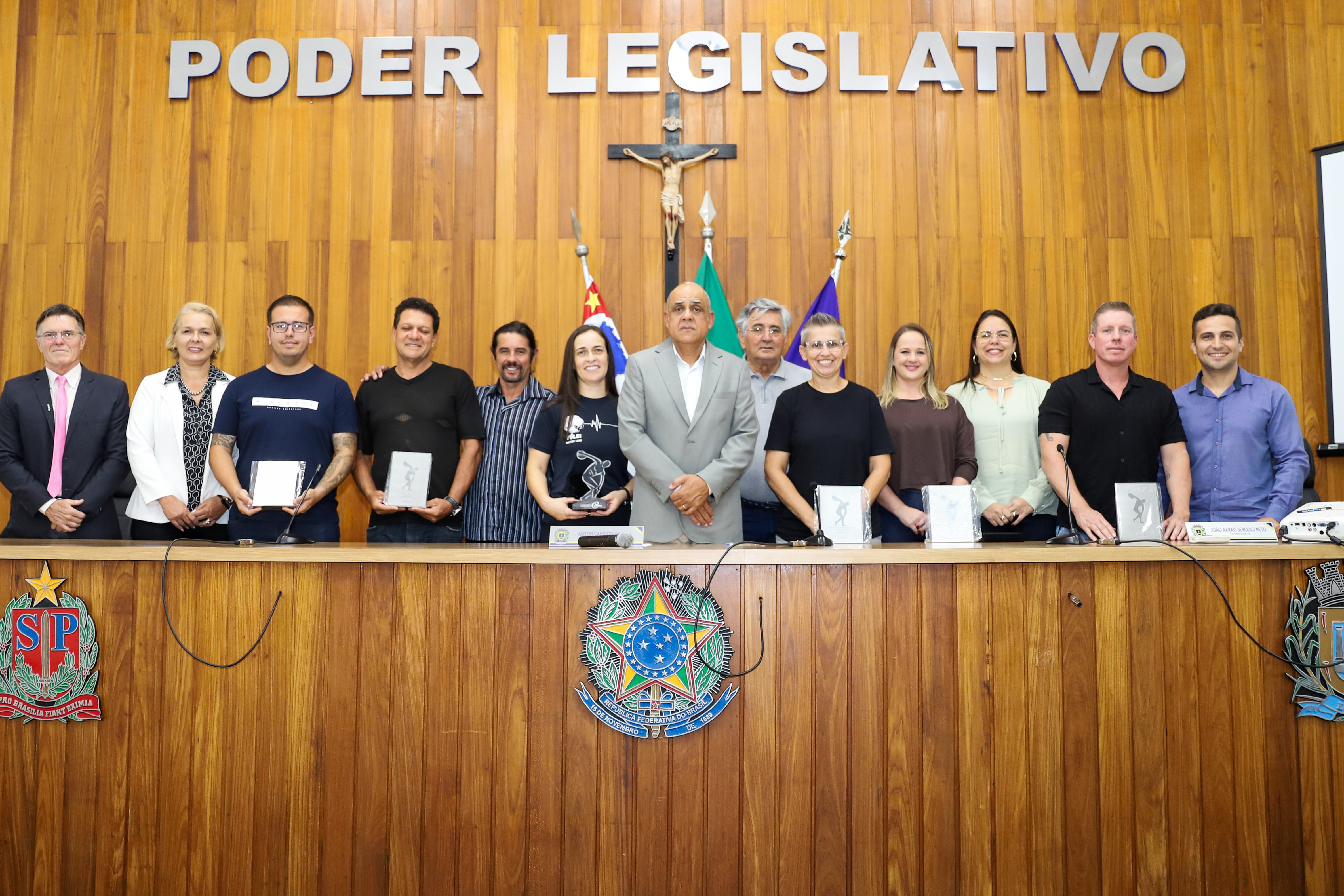 CREF4/SP realiza cerimônia de premiação dos melhores educadores físicos de 2025 no Plenário da Câmara Municipal de Leme