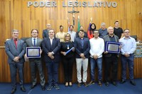 CÂMARA MUNICIPAL REALIZA SESSÃO SOLENE DE ENTREGA DE HONRARIAS